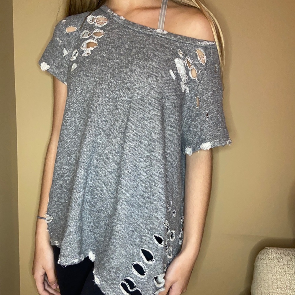 1.4.3 Story by Line Up Oversized Distressed Top